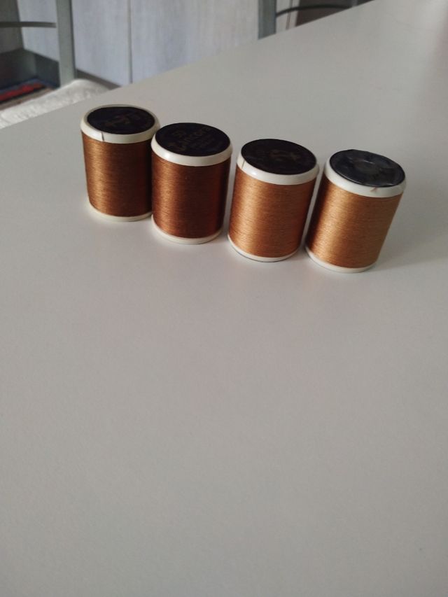 Hilos bordar: 4 carretes 2 € unidad
