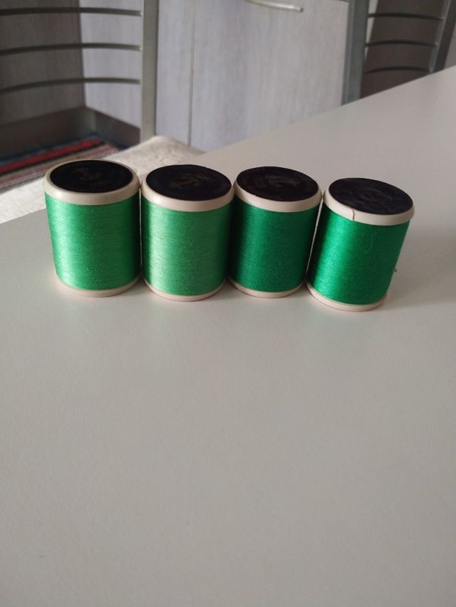 Hilos bordar: 4 carretes 2 € unidad
