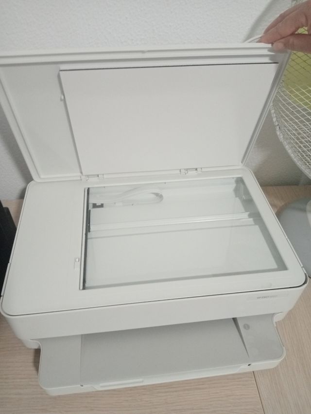 Impresora HP blanca multifunción