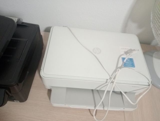 Impresora HP blanca multifunción