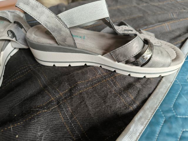 Sandalias grises mujer