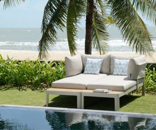 Sofá rinconera jardín Portals