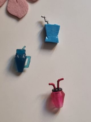 3 miniaturas bebidas Monster High
