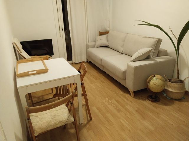 Sofá beige - 2 plazas - como nuevo.