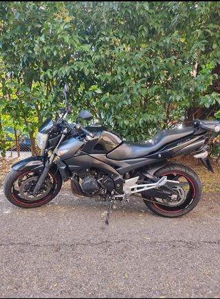 Se vende Suzuki GSR 600 o cambio x scooter 125cc