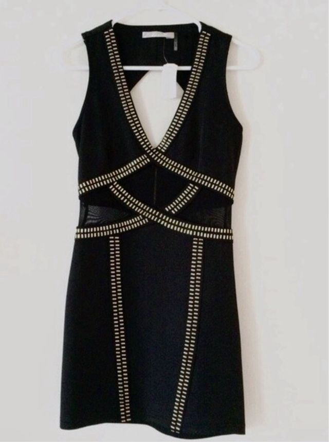 Vestido negro detalles dorados