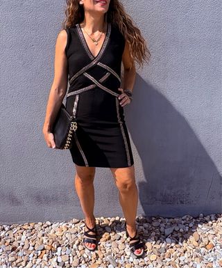 Vestido negro detalles dorados