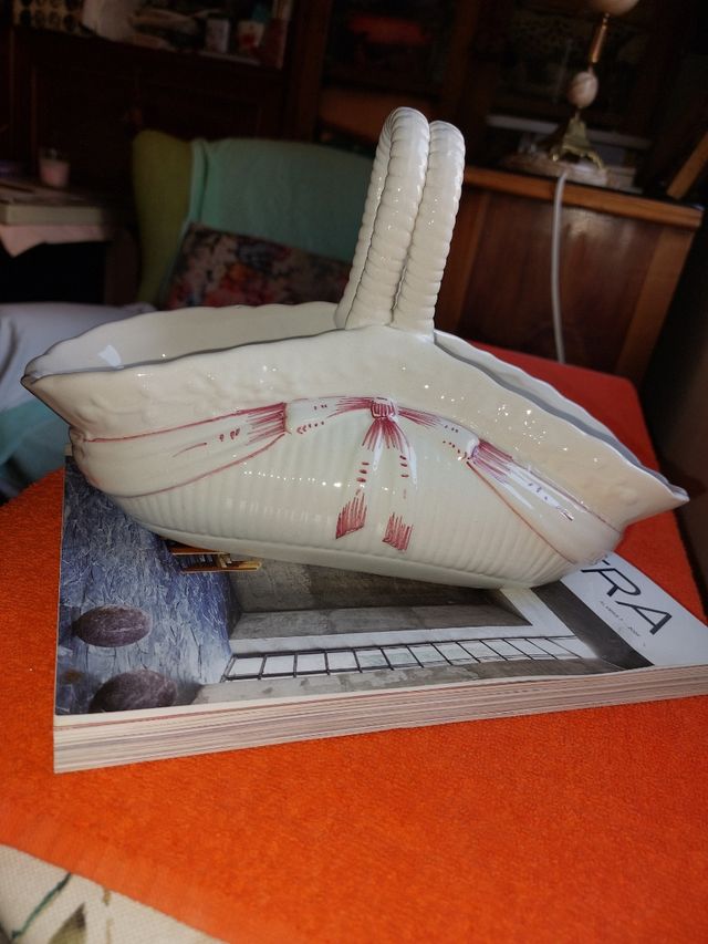 Cesta porcelana roja y blanca