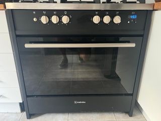 Cocina Meireles 5 fuegos, horno en negro.