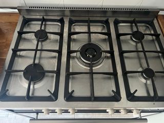 Cocina Meireles 5 fuegos, horno en negro.