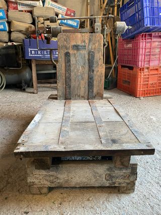 Báscula antigua de madera