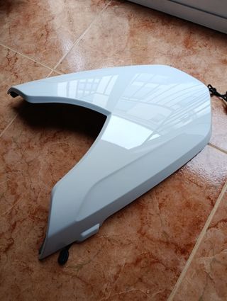 Tapa culín BMW F800R (2017)