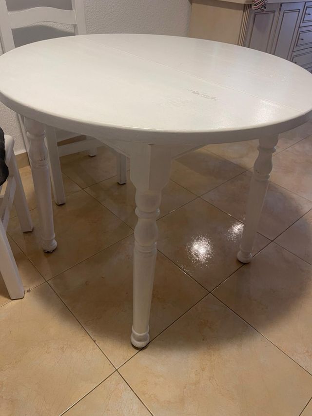 Mesa blanca extensible