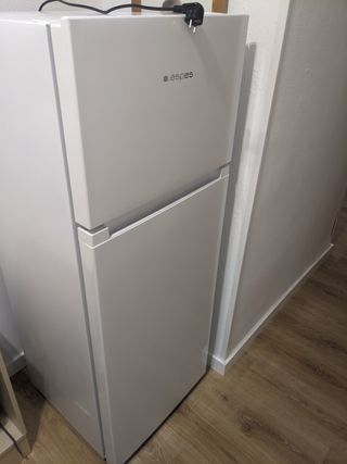Frigorífico Aspes. COMO NUEVO. Solo 6 meses de uso