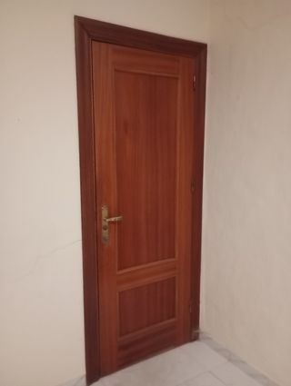 Puertas madera maciza