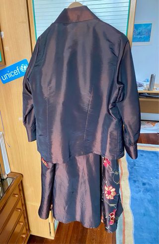 Traje marrón mujer