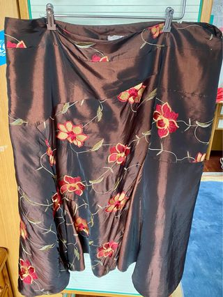 Traje marrón mujer