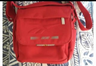 Bolso bandolera Reebok rojo