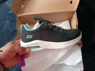 Zapatillas Skechers negras y verde agua