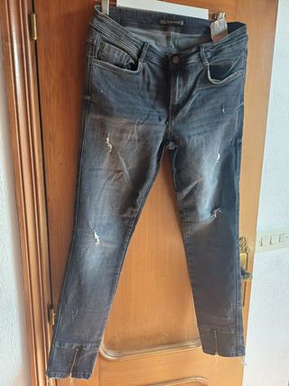 Vaqueros Zara rotos grises