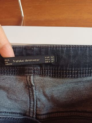 Vaqueros Zara rotos grises