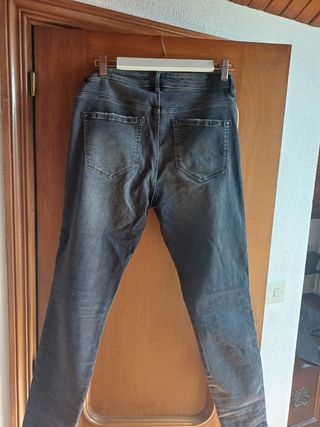 Vaqueros Zara rotos grises