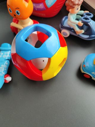 Lote juguetes bebé: musical, coche, bola