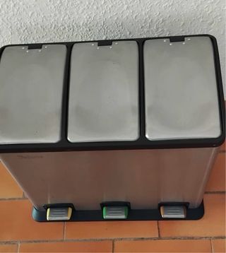 Cubo de basura reciclaje