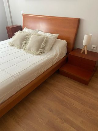 Cama de matrimonio, estructura con cabecero