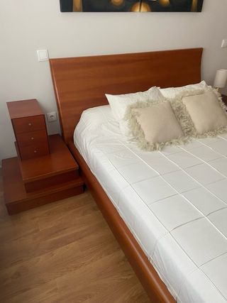 Cama de matrimonio, estructura con cabecero