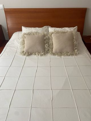 Cama de matrimonio, estructura con cabecero