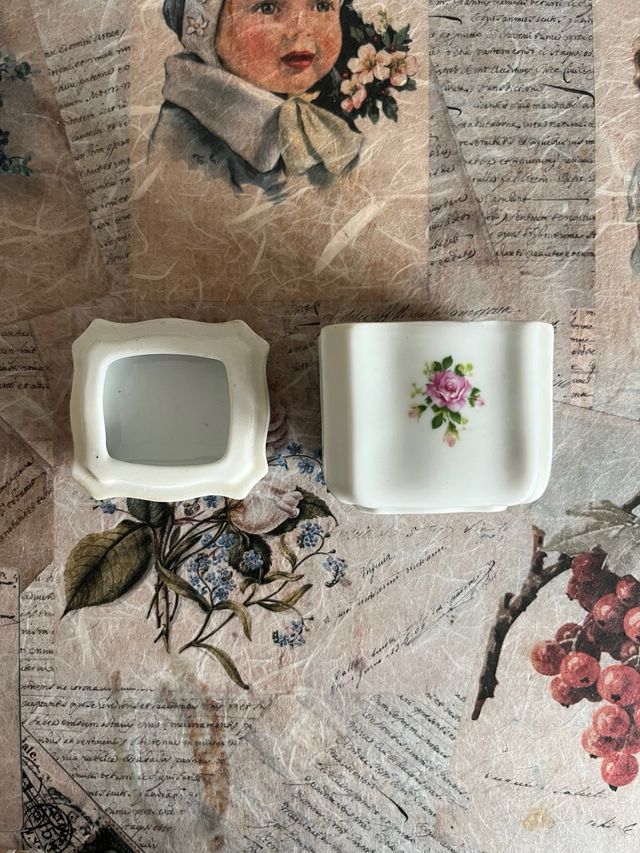 Cajita porcelana pintada a mano