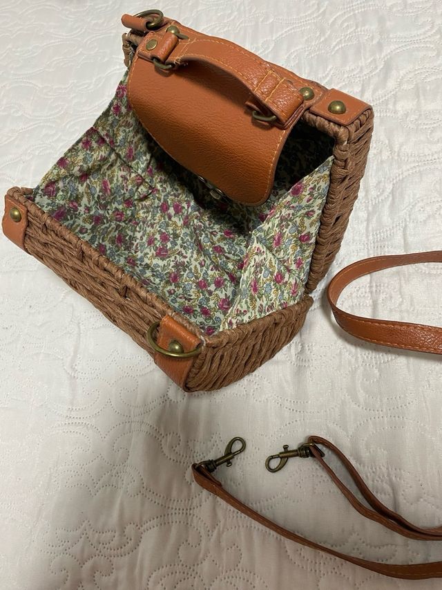 Bolso marrón tejido