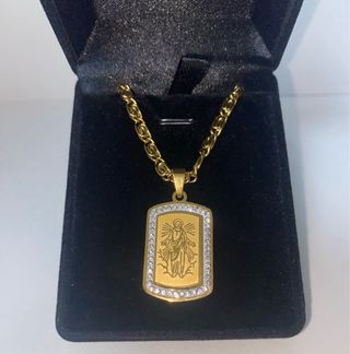 Cadena con colgante chapado en oro