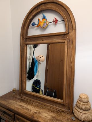 Recibidor con espejo - Madera y metal. Peces