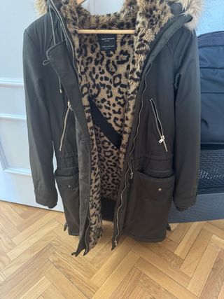 Parka Zara - Verde con leopardo