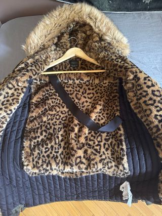 Parka Zara - Verde con leopardo