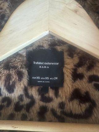 Parka Zara - Verde con leopardo