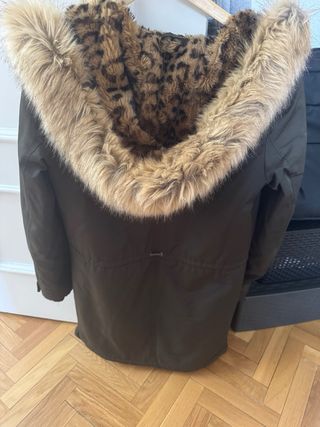 Parka Zara - Verde con leopardo