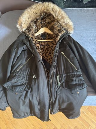 Parka Zara - Verde con leopardo