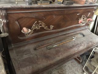 Antiguo piano madera Art Nouveau