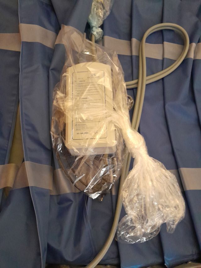 Cama articulada con colchón antiescaras