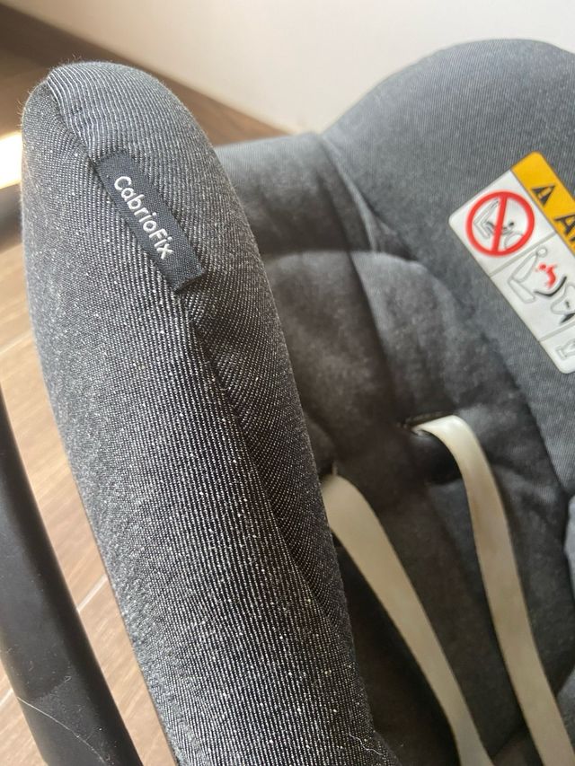 Maxi-Cosi Cabriofix + Adaptadores Bugaboo