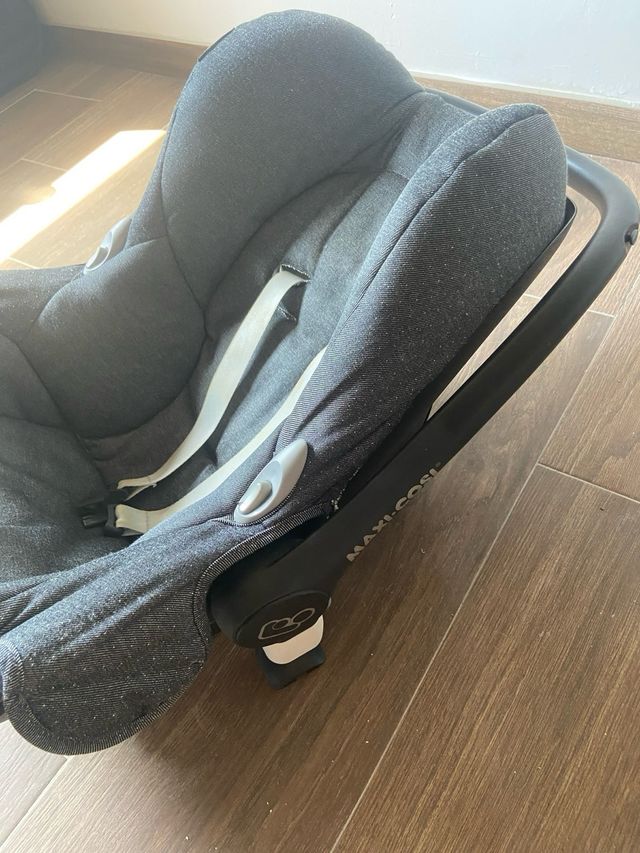 Maxi-Cosi Cabriofix + Adaptadores Bugaboo