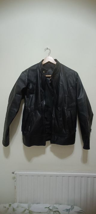 Cazadora cuero negra
