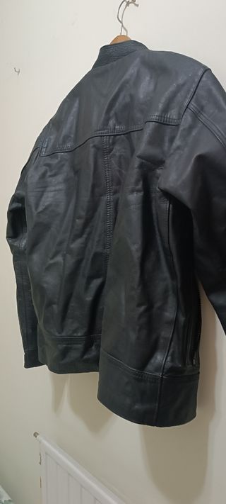 Cazadora cuero negra