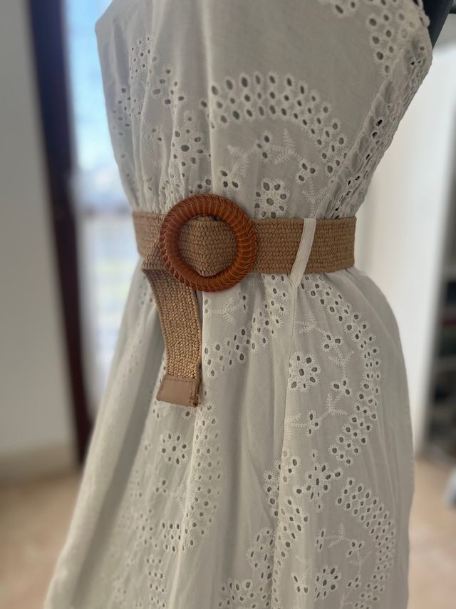 Abito bianco ricamato