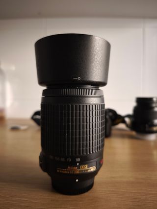 Nikon D3100 + 2 objetivos, accesorios