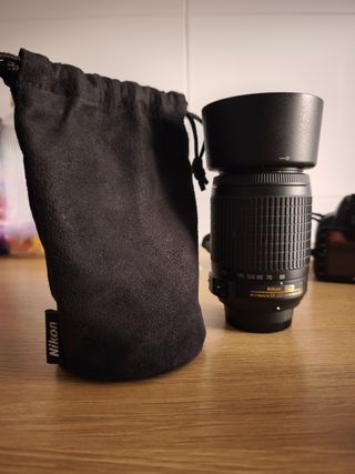Nikon D3100 + 2 objetivos, accesorios