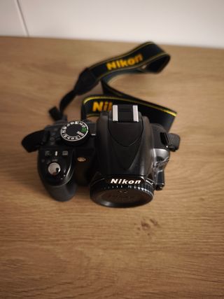 Nikon D3100 + 2 objetivos, accesorios